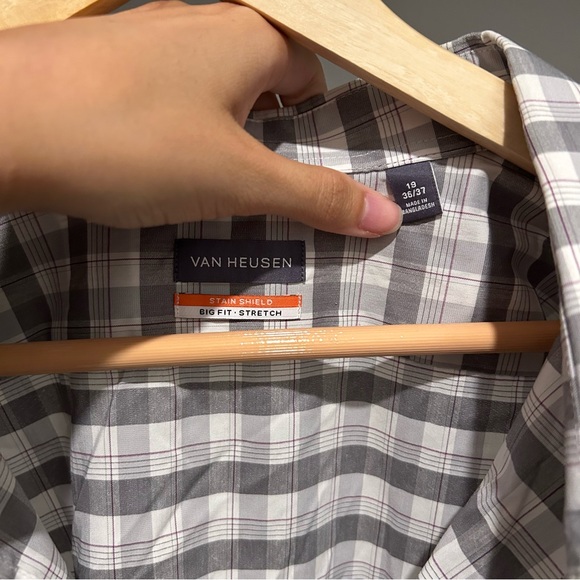 🌿 Van Heusen Gray and White Plaid Shirt - Picture 2 of 3